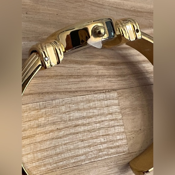 Paolo Gucci Ladies Watch Yellow Gold Tone Bracelet and Dial Quartz NWOT main image 6